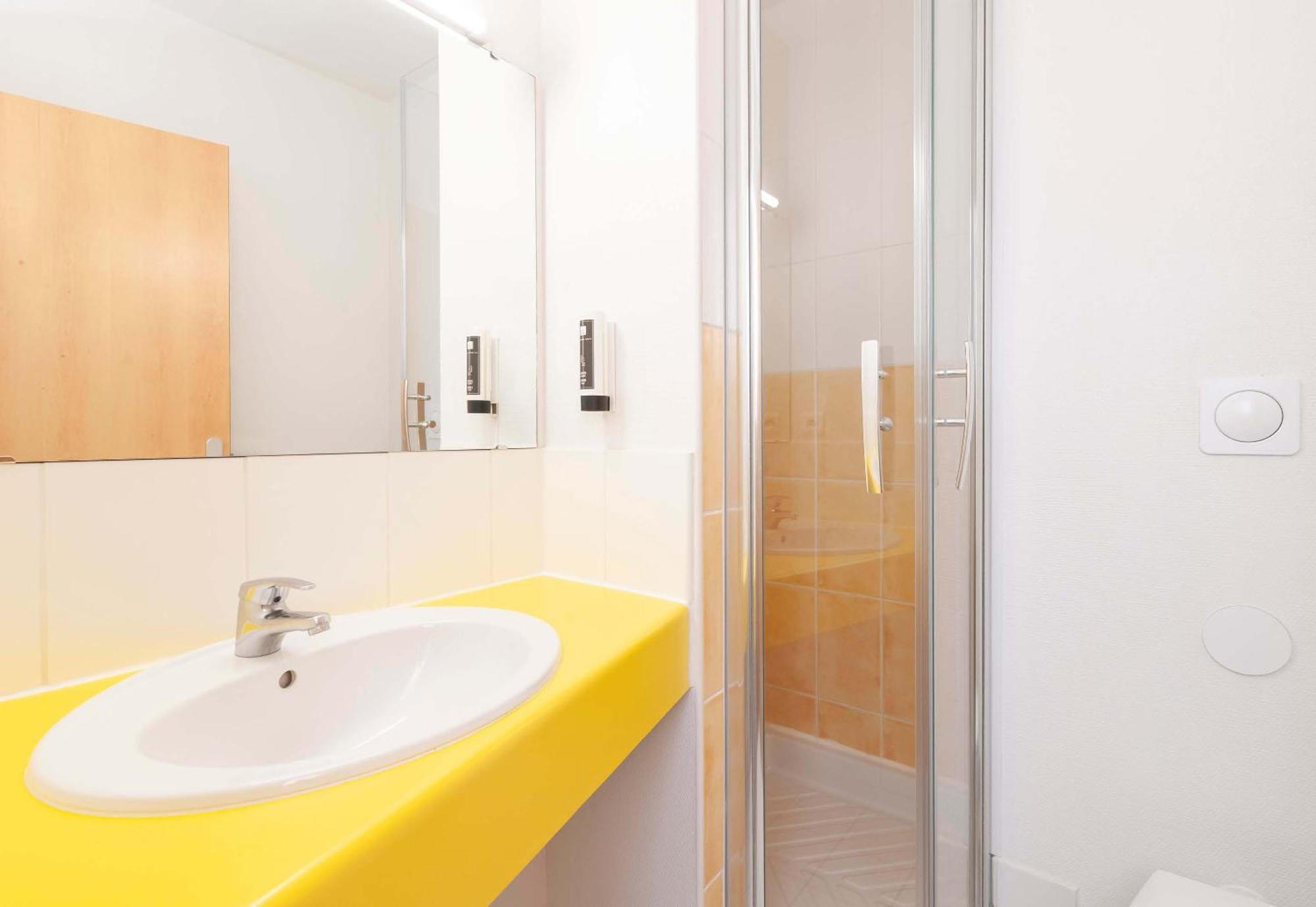B&B Hotel Pau Lescar Eksteriør bilde